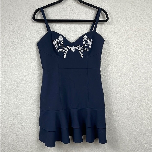 Cinq a Sept Dara Navy White Embroidered Sleeveless Tiered Dress Floral Sz 10 - Picture 6 of 15